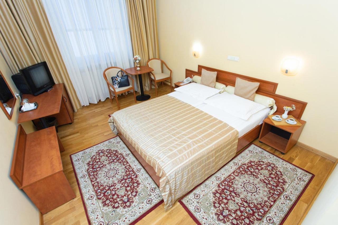 Hotel Fenyo Csíkszereda Kültér fotó