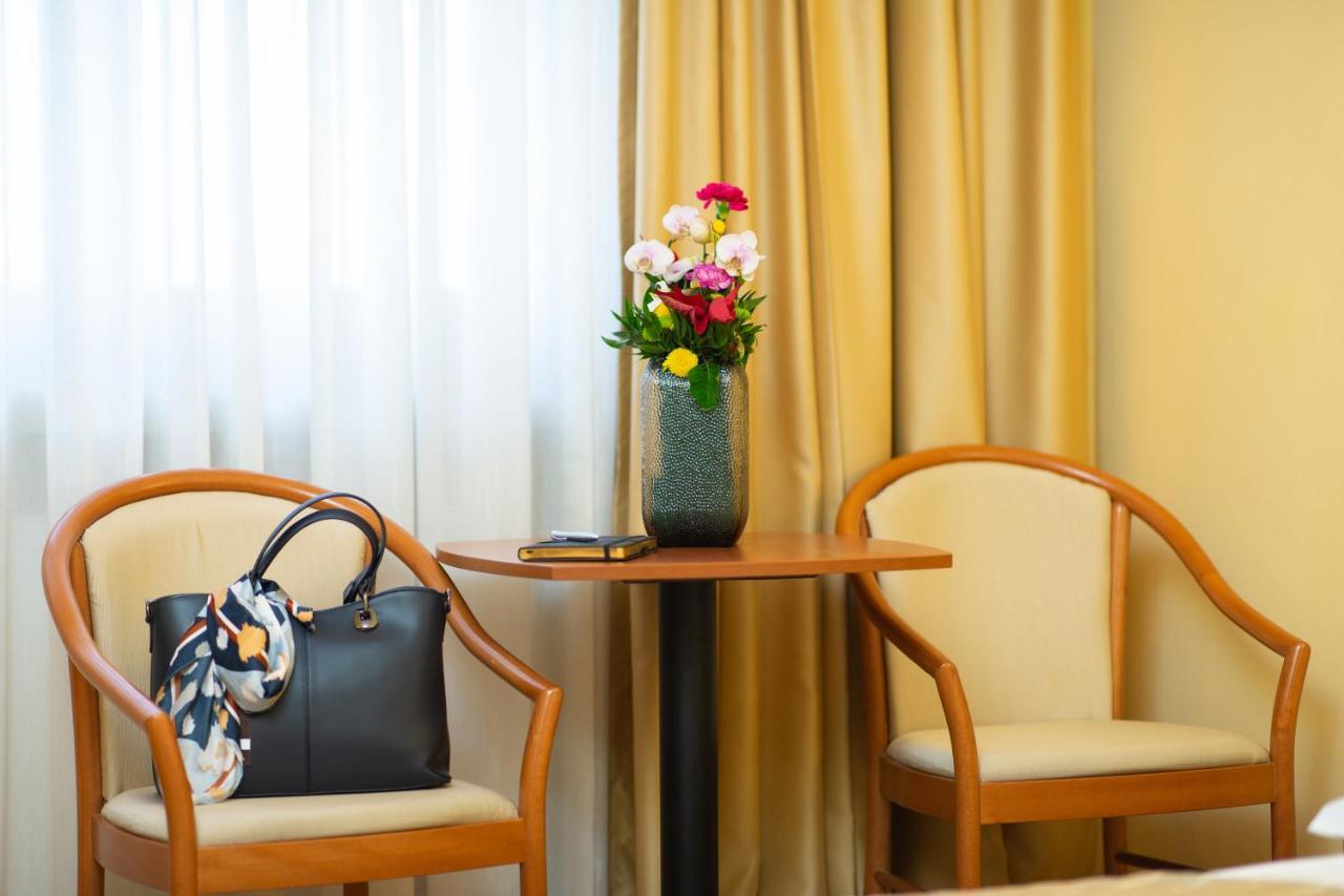 Hotel Fenyo Csíkszereda Kültér fotó